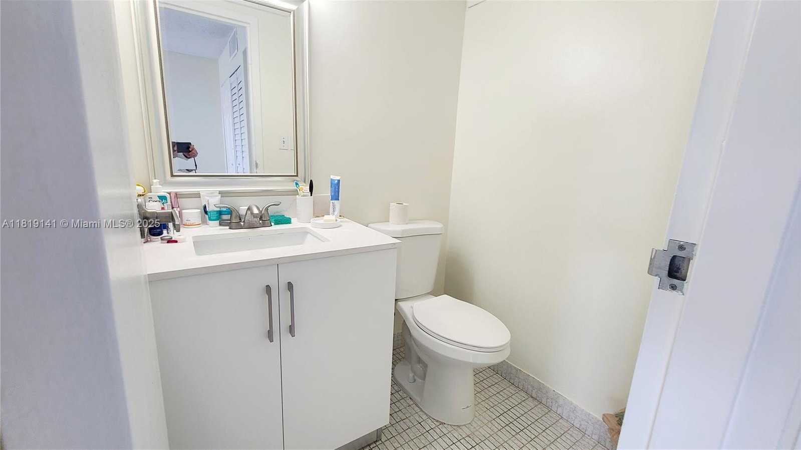Small Image of 16909 NORTH BAY RD #907, Sunny Isles Beach Number 18