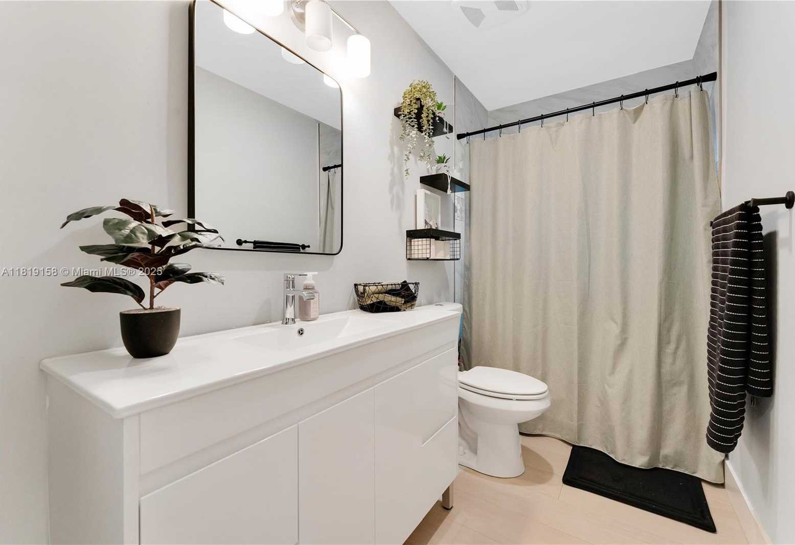 Small Image of 4440 SOUTH WEST 28TH TER, Dania Beach Number 19