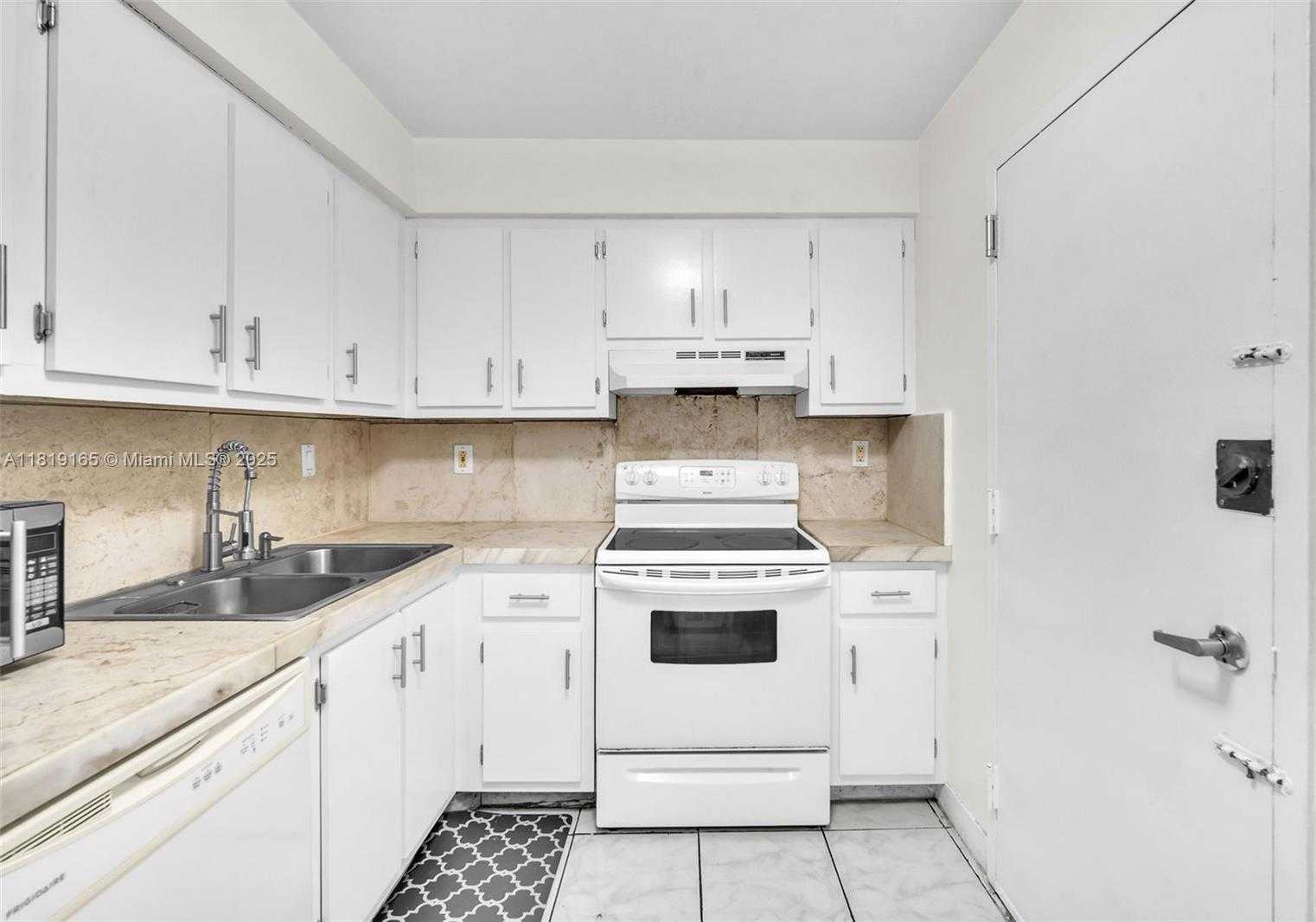 Small Image of 17800 ATLANTIC BLVD #303, Sunny Isles Beach Number 11