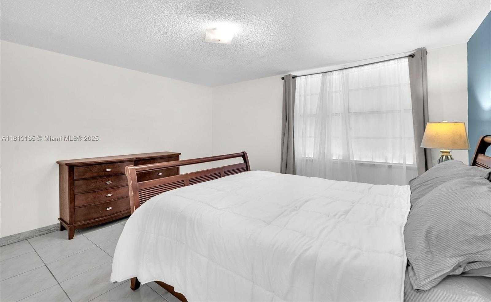 Small Image of 17800 ATLANTIC BLVD #303, Sunny Isles Beach Number 15