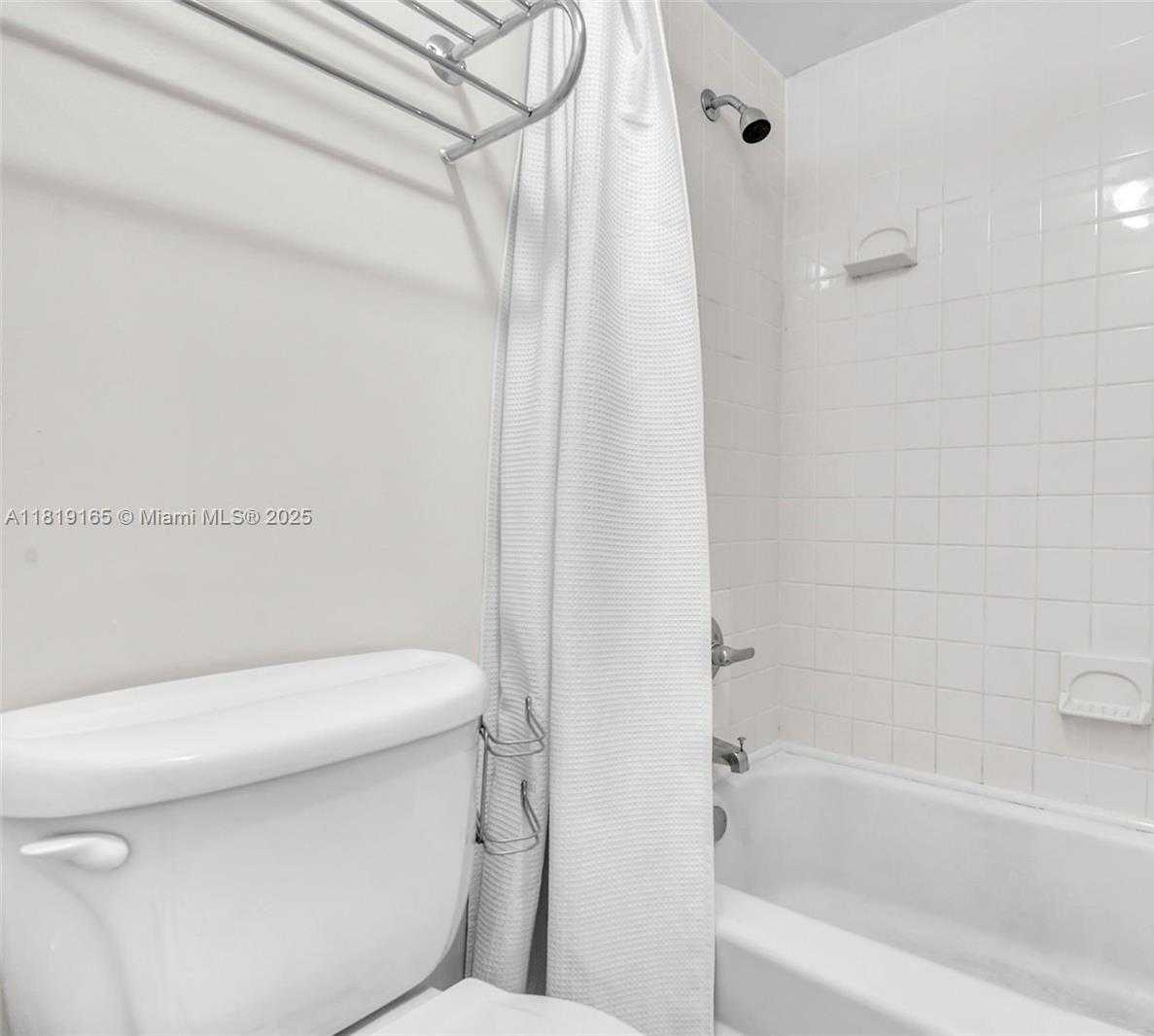 Small Image of 17800 ATLANTIC BLVD #303, Sunny Isles Beach Number 16