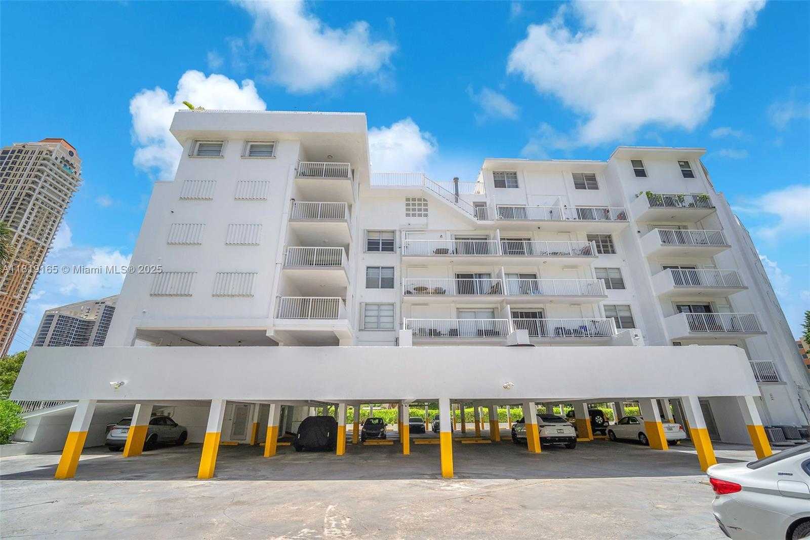Small Image of 17800 ATLANTIC BLVD #303, Sunny Isles Beach Number 22