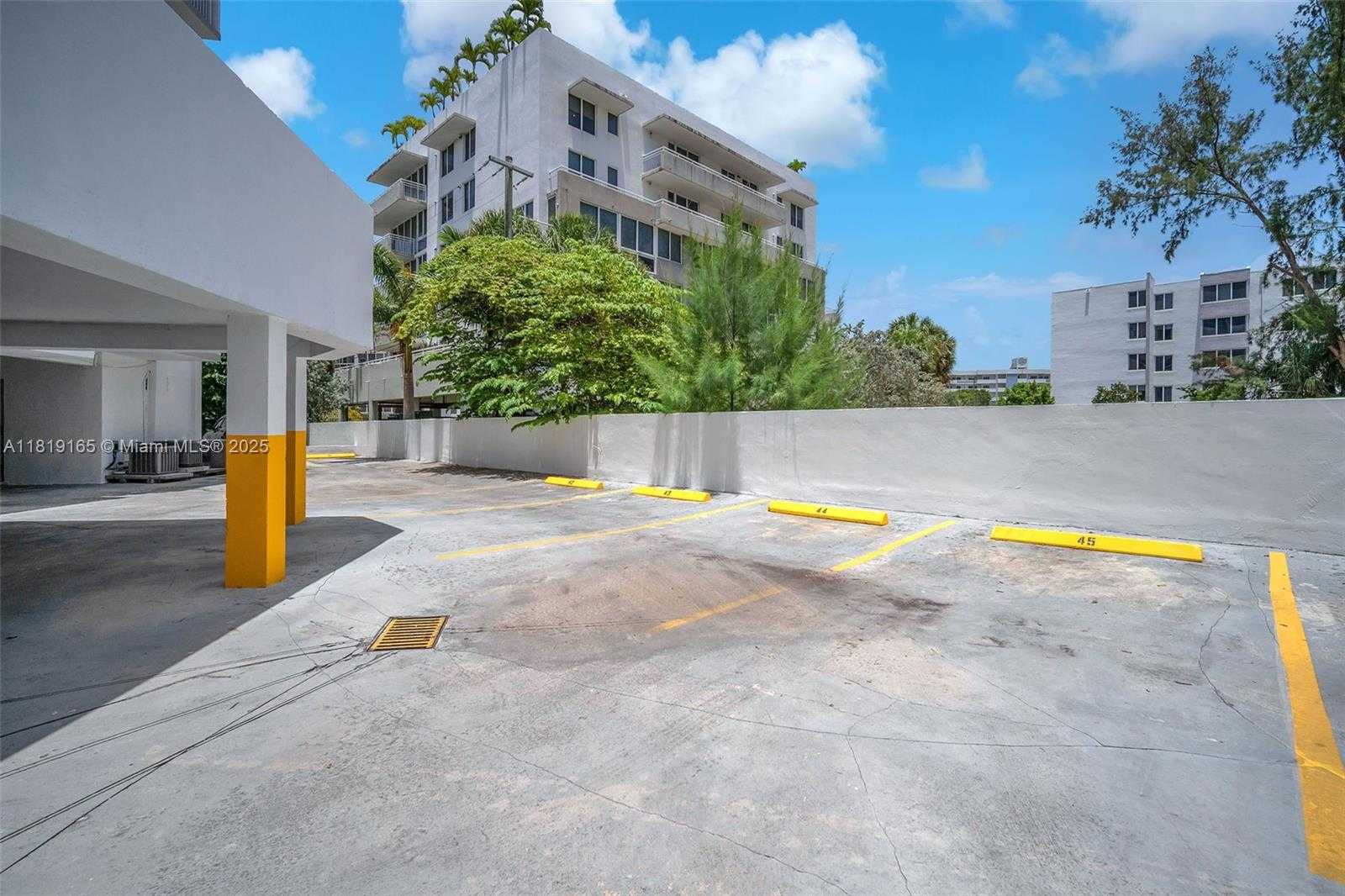 Small Image of 17800 ATLANTIC BLVD #303, Sunny Isles Beach Number 23