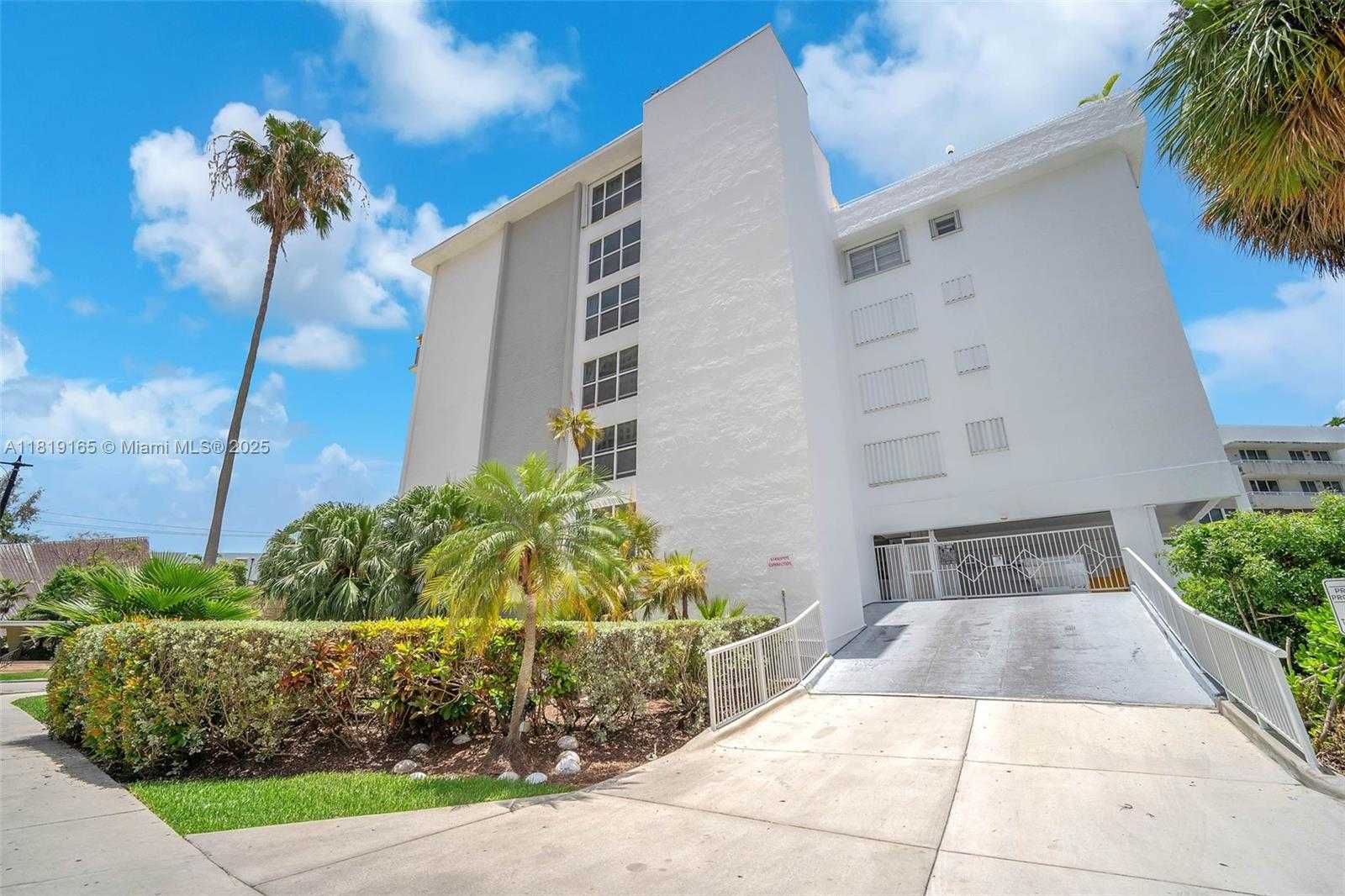 Small Image of 17800 ATLANTIC BLVD #303, Sunny Isles Beach Number 24