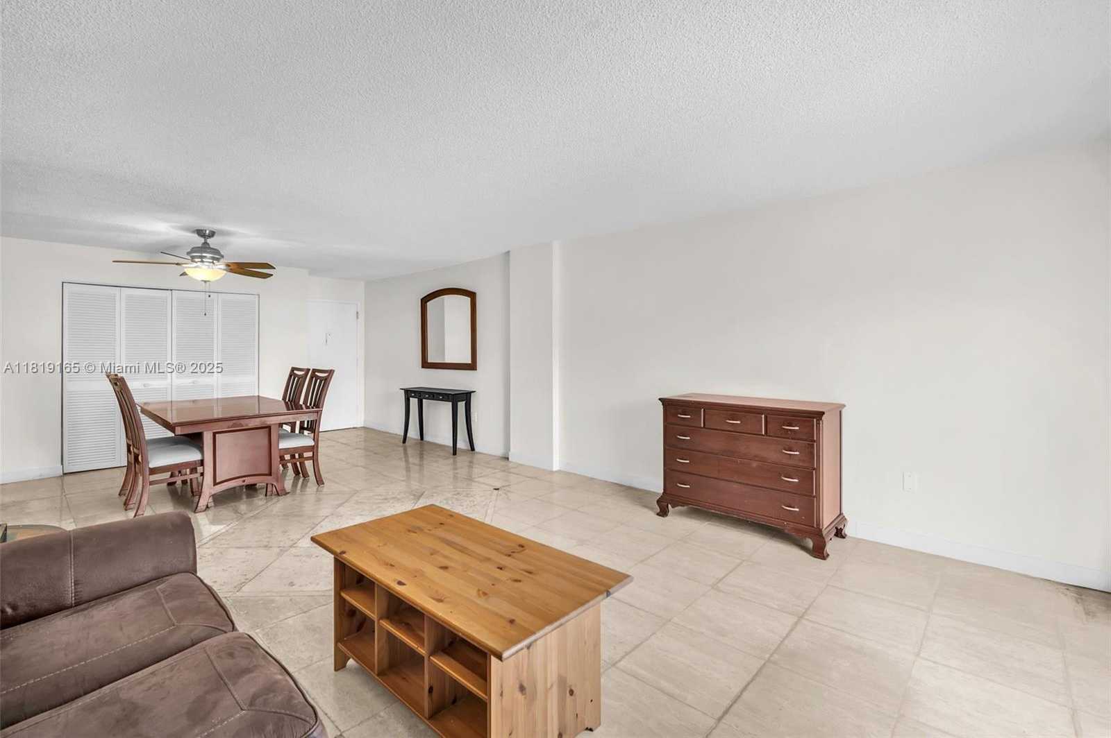 Small Image of 17800 ATLANTIC BLVD #303, Sunny Isles Beach Number 4