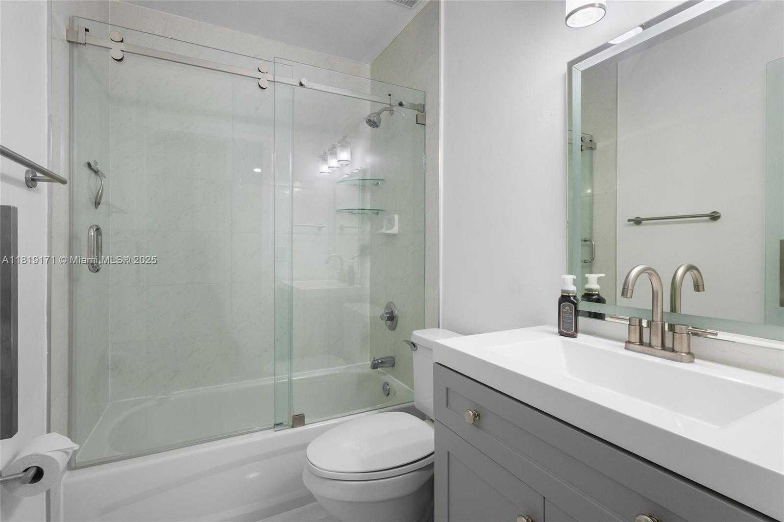 Small Image of 2515 WEST 65TH ST, Hialeah Number 10