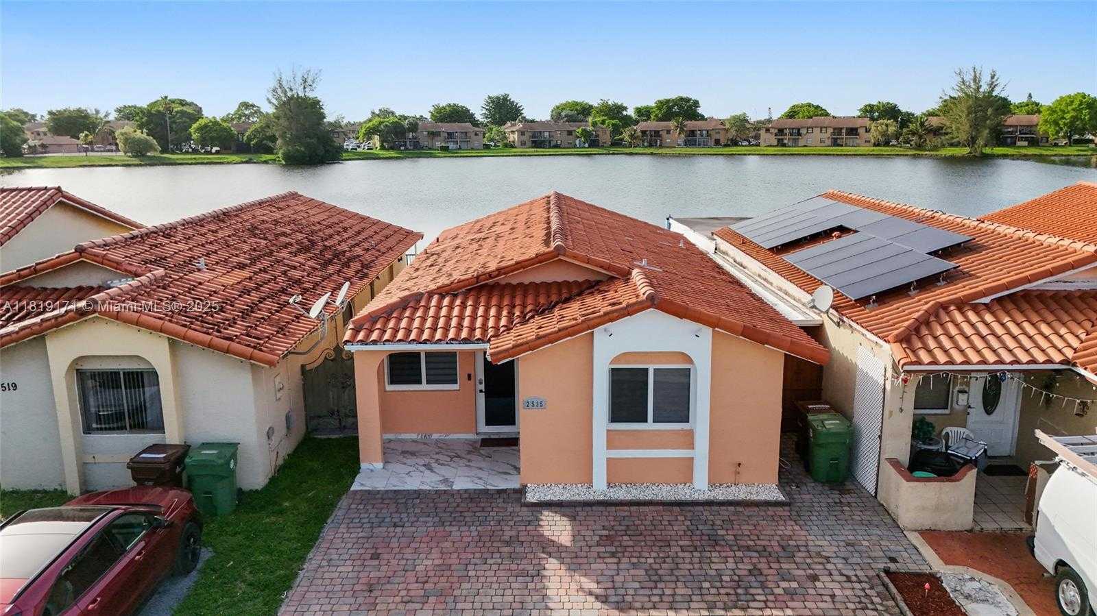 Small Image of 2515 WEST 65TH ST, Hialeah Number 2