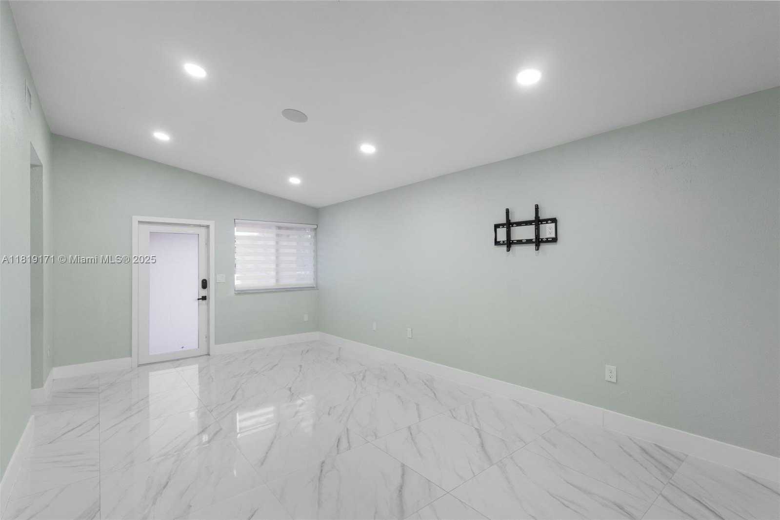 Small Image of 2515 WEST 65TH ST, Hialeah Number 6