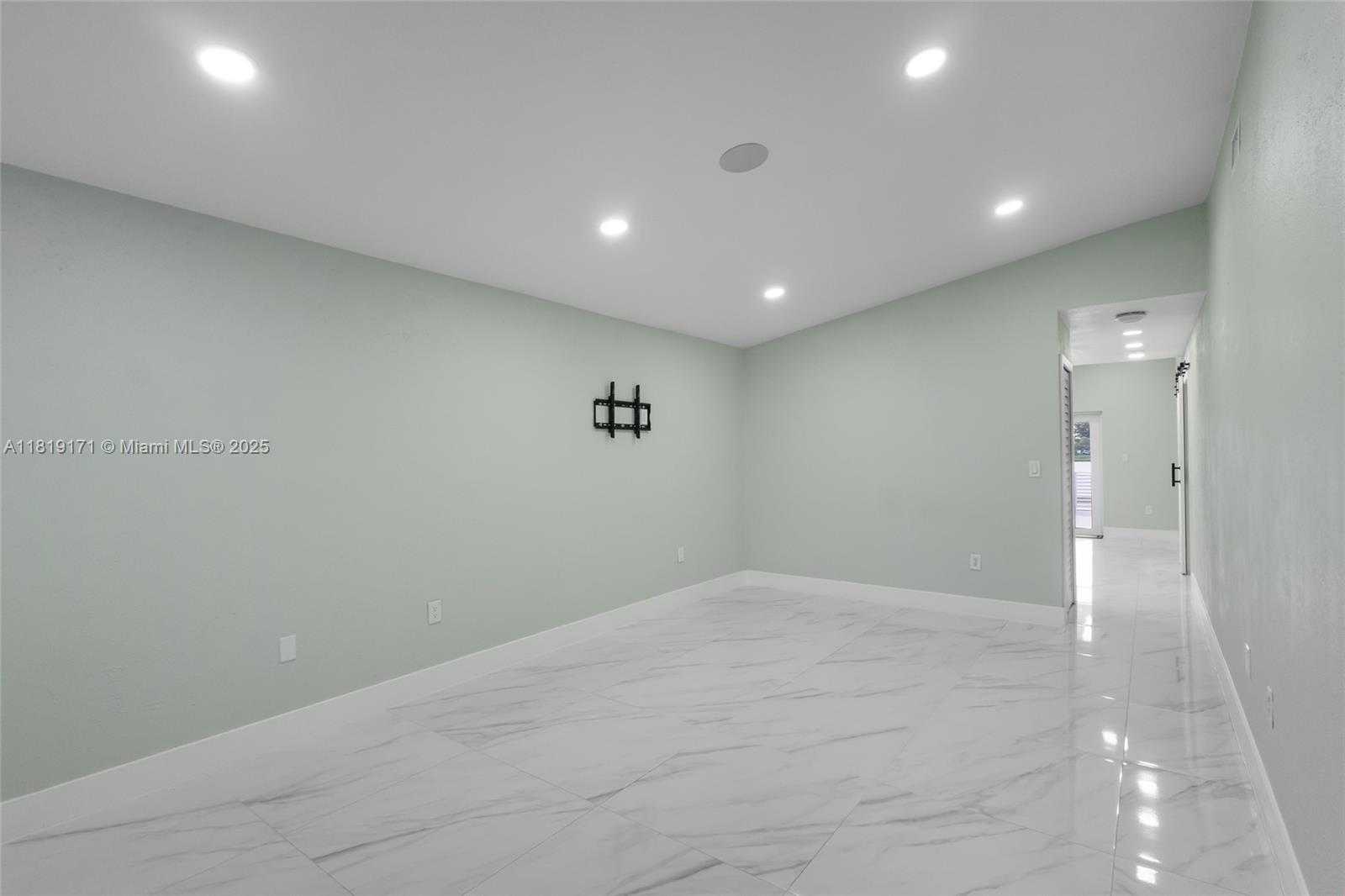 Small Image of 2515 WEST 65TH ST, Hialeah Number 7