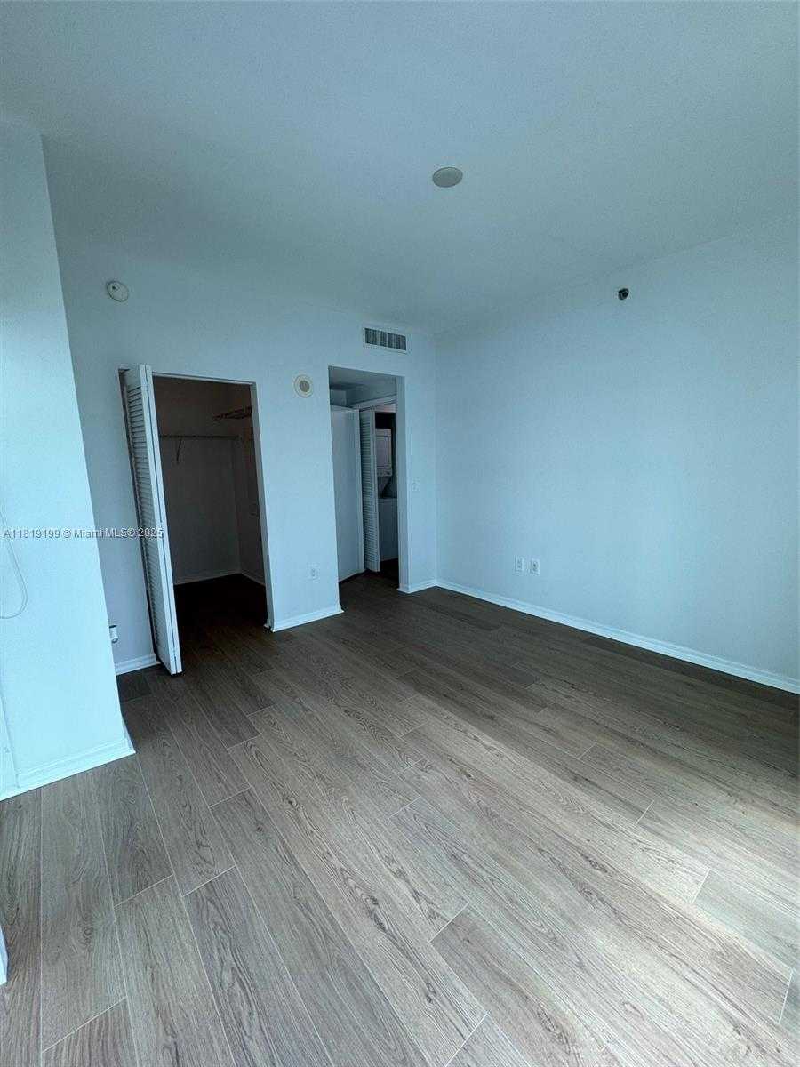 Small Image of 951 BRICKELL AVE #500, Miami Number 10