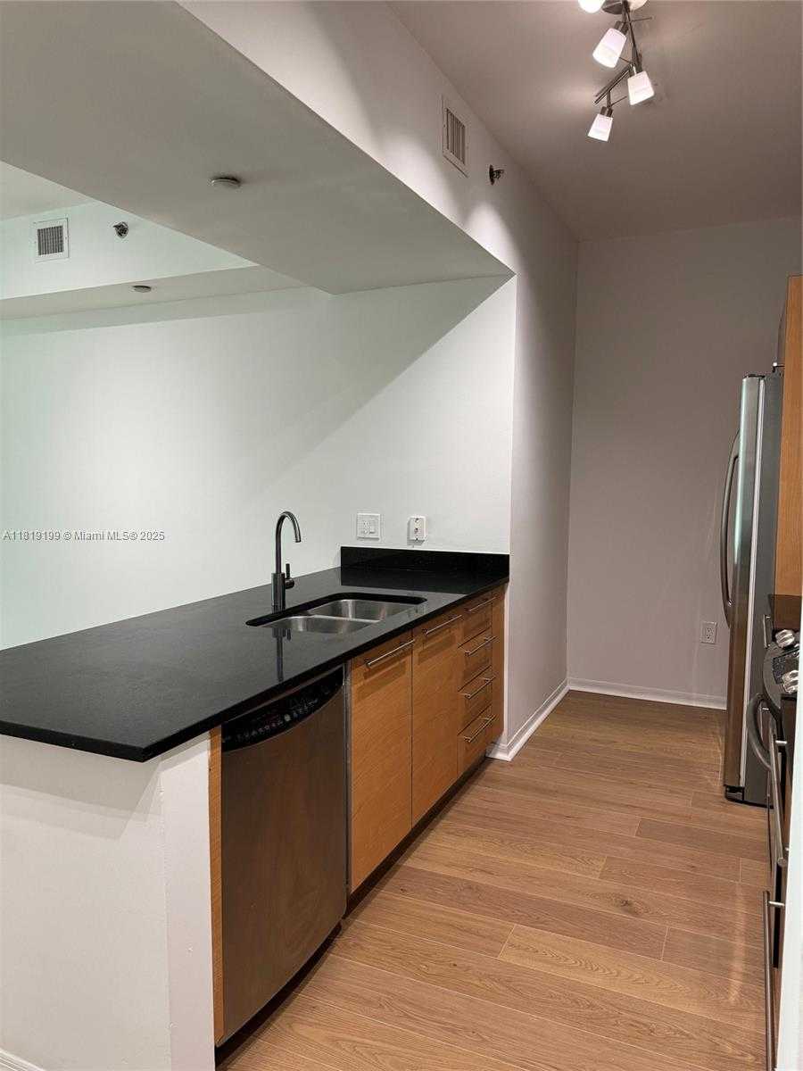 Small Image of 951 BRICKELL AVE #500, Miami Number 2