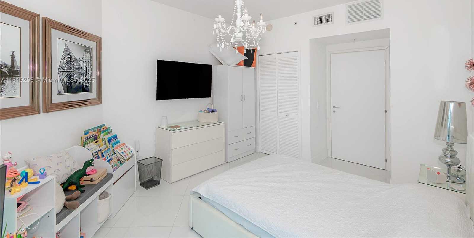 Small Image of 300 SOUTH BISCAYNE BLVD #2516, Miami Number 11
