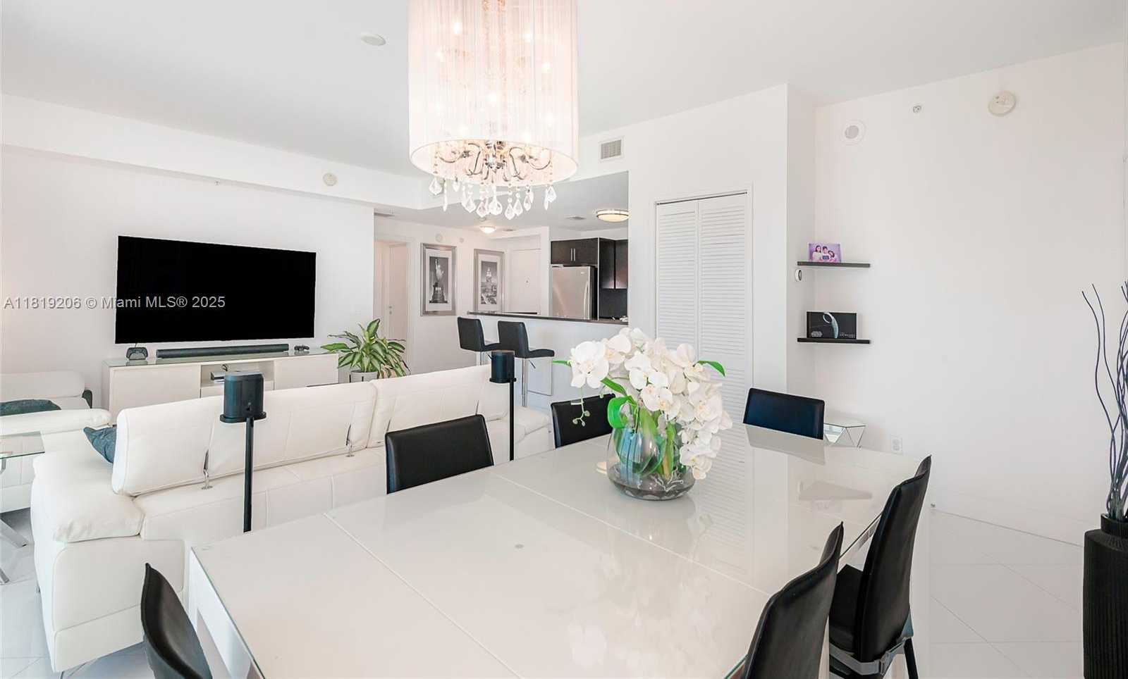 Small Image of 300 SOUTH BISCAYNE BLVD #2516, Miami Number 5