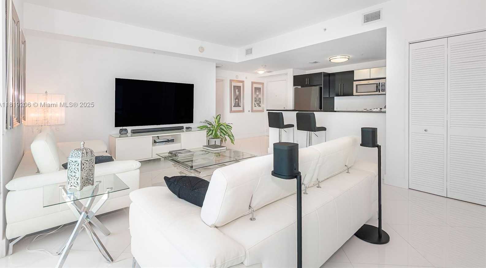 Small Image of 300 SOUTH BISCAYNE BLVD #2516, Miami Number 6