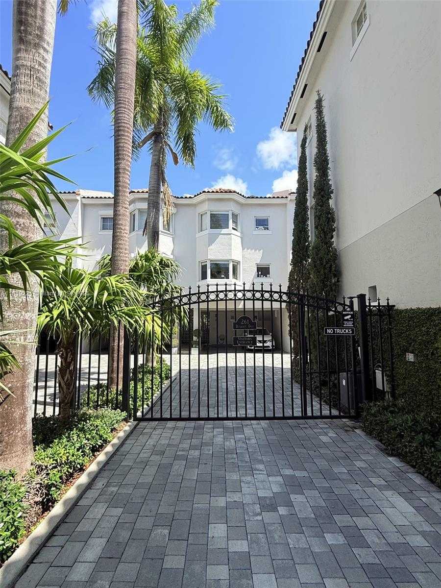 Small Image of 261 NAVARRE AVE #C-8, Coral Gables Number 3