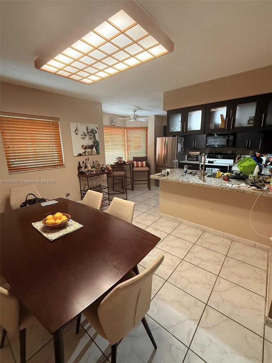Small Image of 261 NAVARRE AVE #C-8, Coral Gables Number 8
