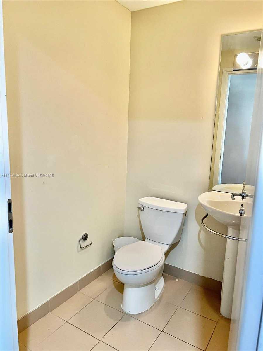 Small Image of 300 SOUTH BISCAYNE BLVD #2401, Miami Number 11