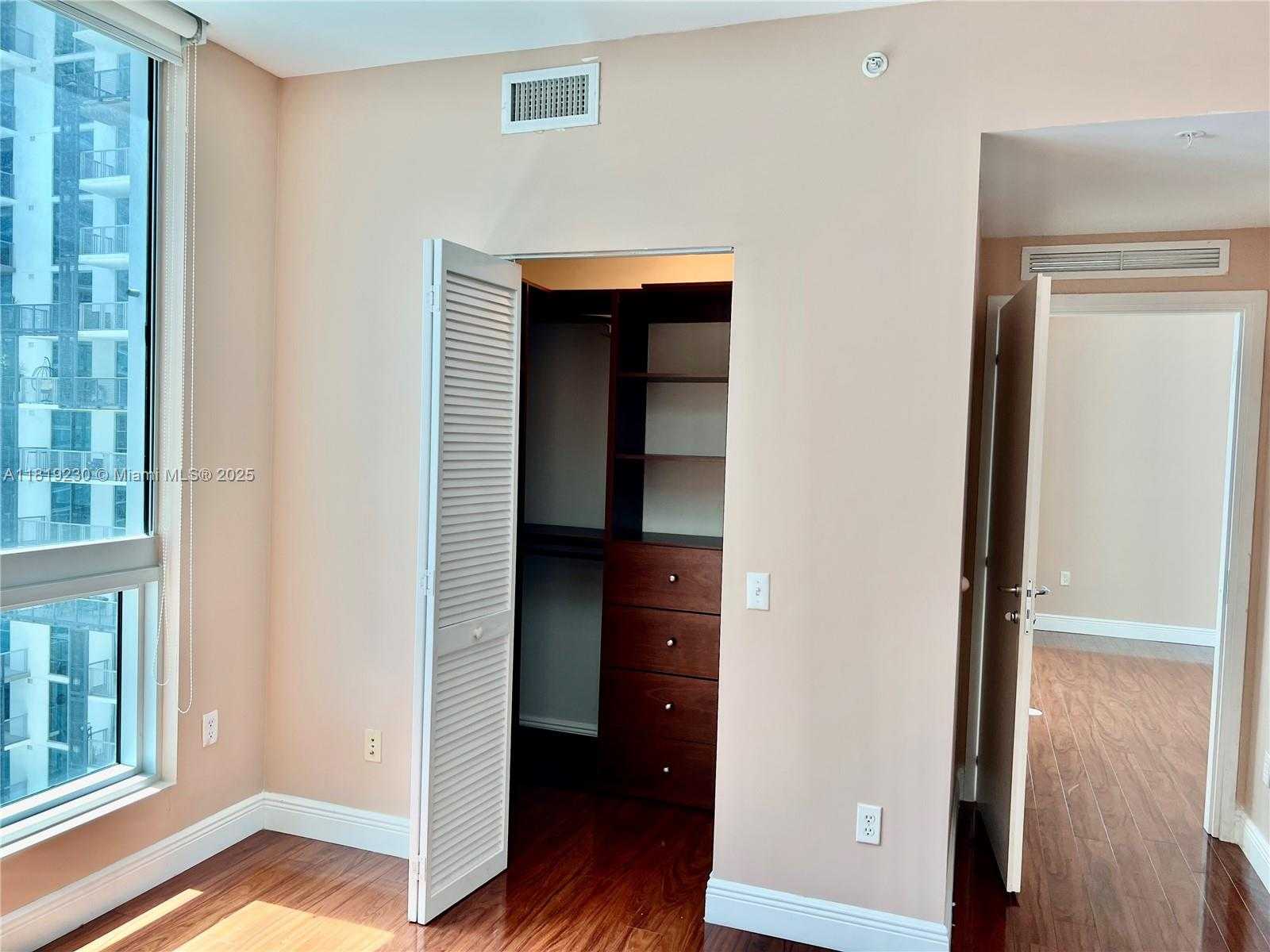 Small Image of 300 SOUTH BISCAYNE BLVD #2401, Miami Number 12