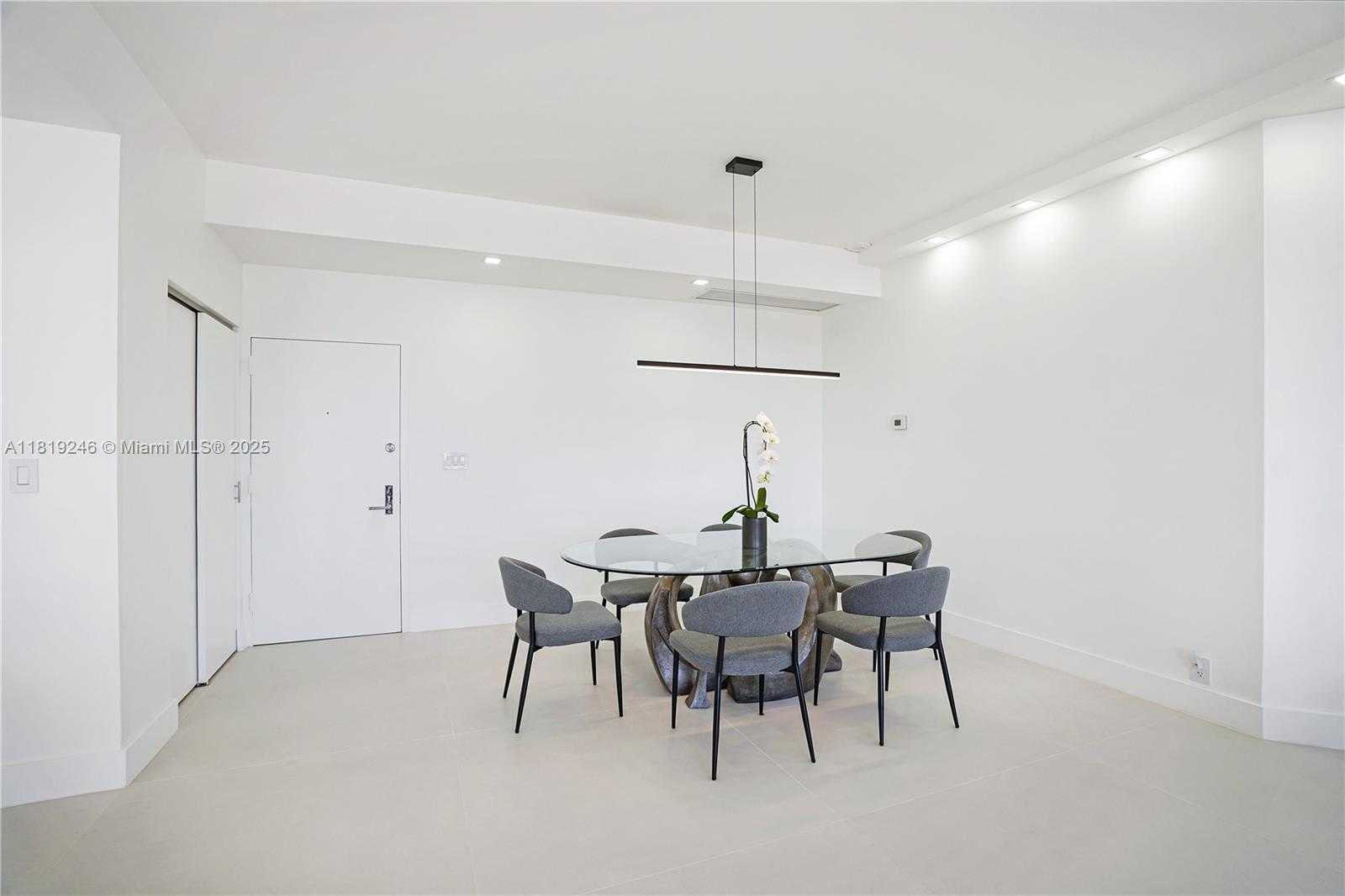 Small Image of 19101 MYSTIC POINTE DR #111, Aventura Number 13