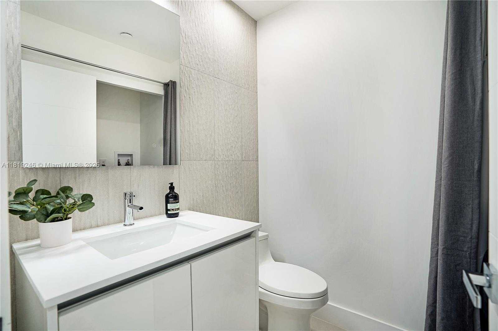 Small Image of 19101 MYSTIC POINTE DR #111, Aventura Number 17