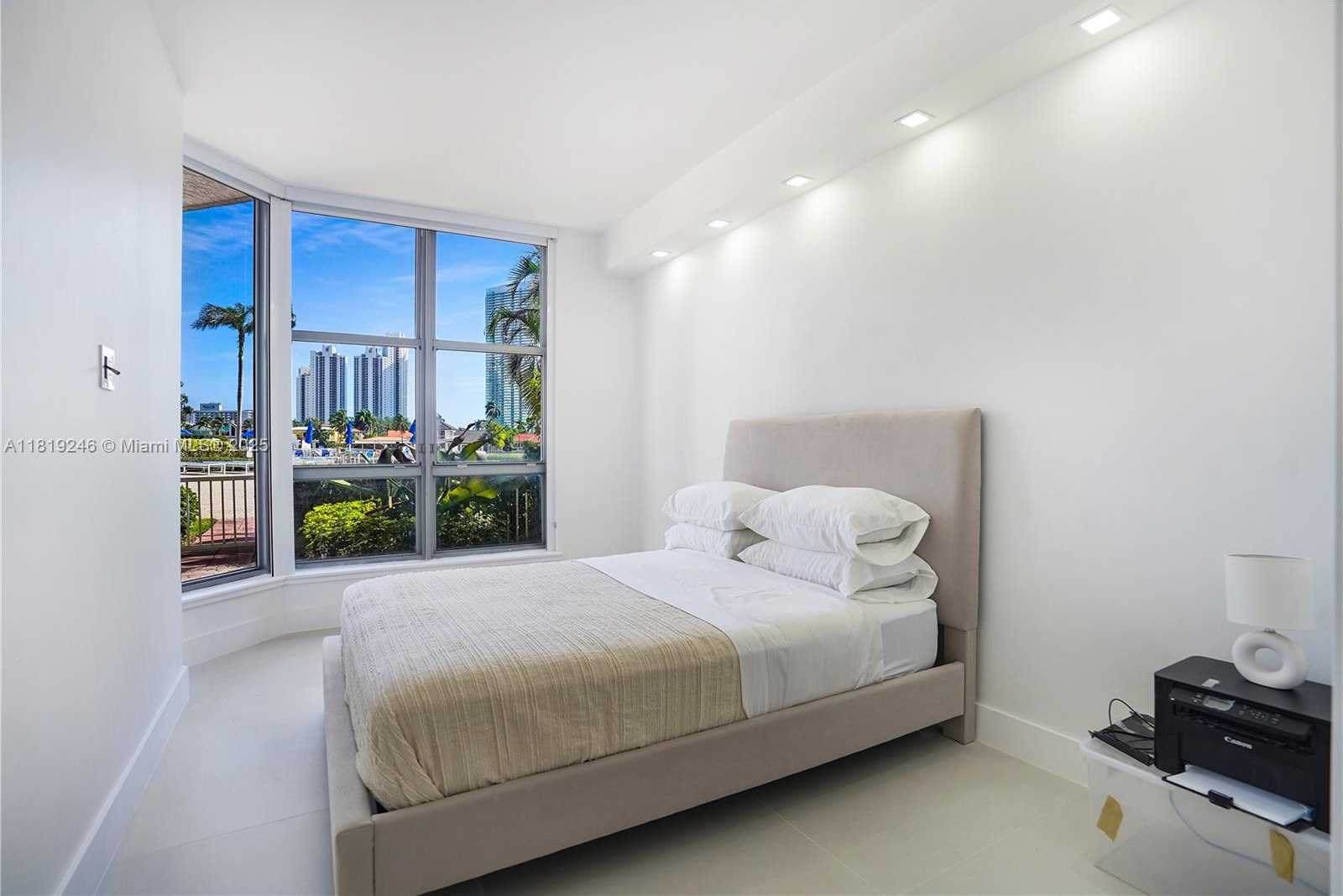 Small Image of 19101 MYSTIC POINTE DR #111, Aventura Number 20