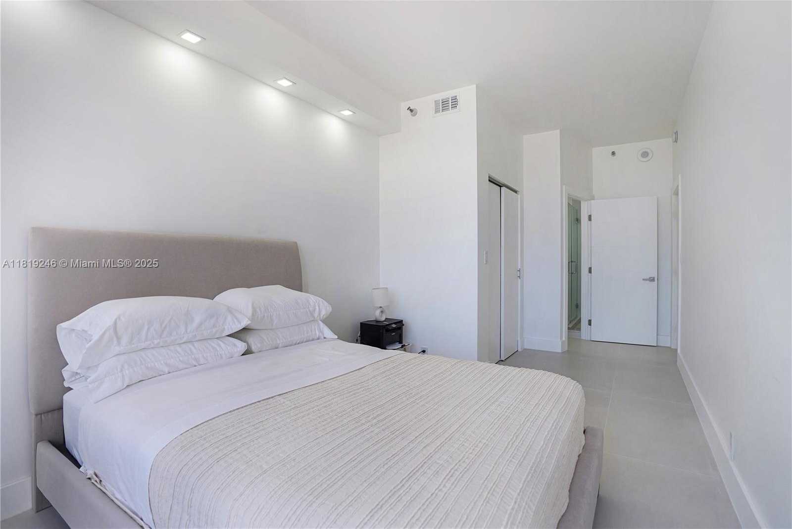 Small Image of 19101 MYSTIC POINTE DR #111, Aventura Number 21