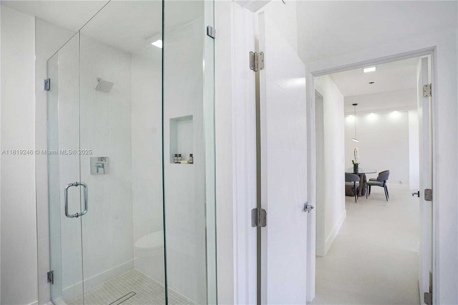 Small Image of 19101 MYSTIC POINTE DR #111, Aventura Number 23