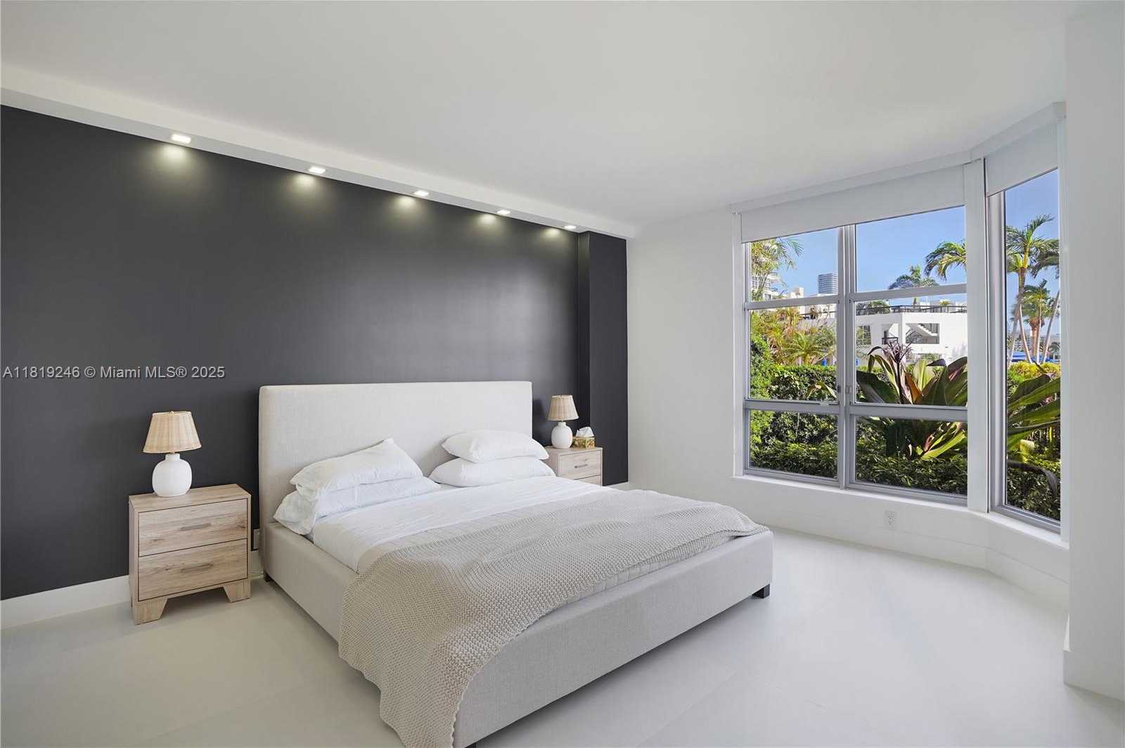 Small Image of 19101 MYSTIC POINTE DR #111, Aventura Number 24