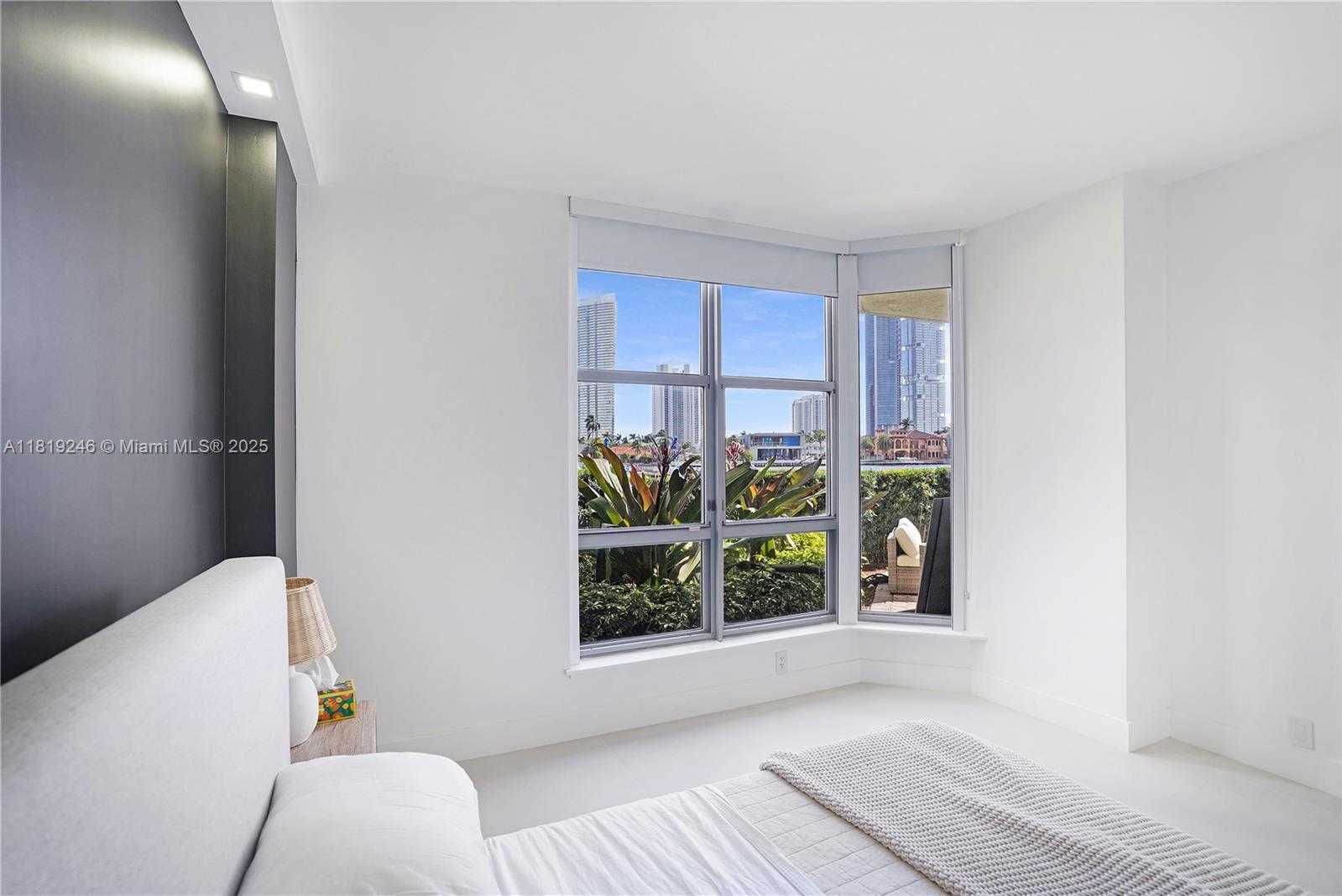 Small Image of 19101 MYSTIC POINTE DR #111, Aventura Number 28