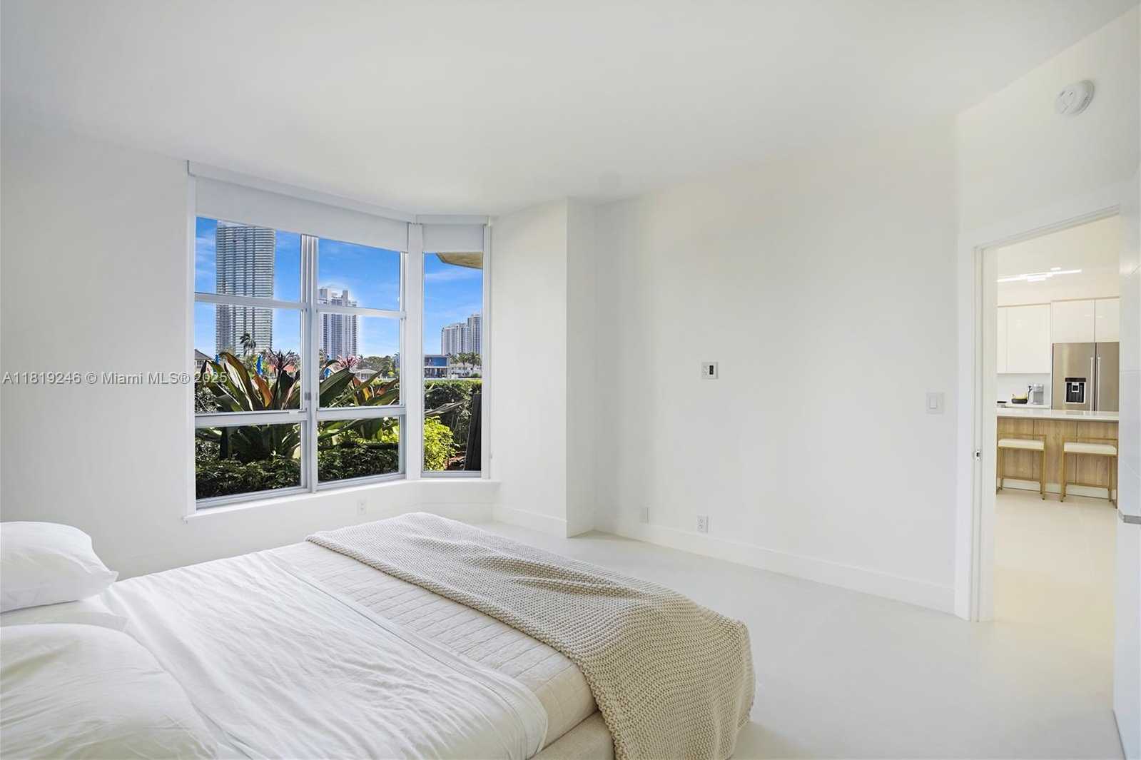 Small Image of 19101 MYSTIC POINTE DR #111, Aventura Number 34