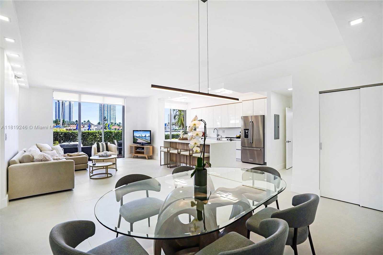 Small Image of 19101 MYSTIC POINTE DR #111, Aventura Number 4