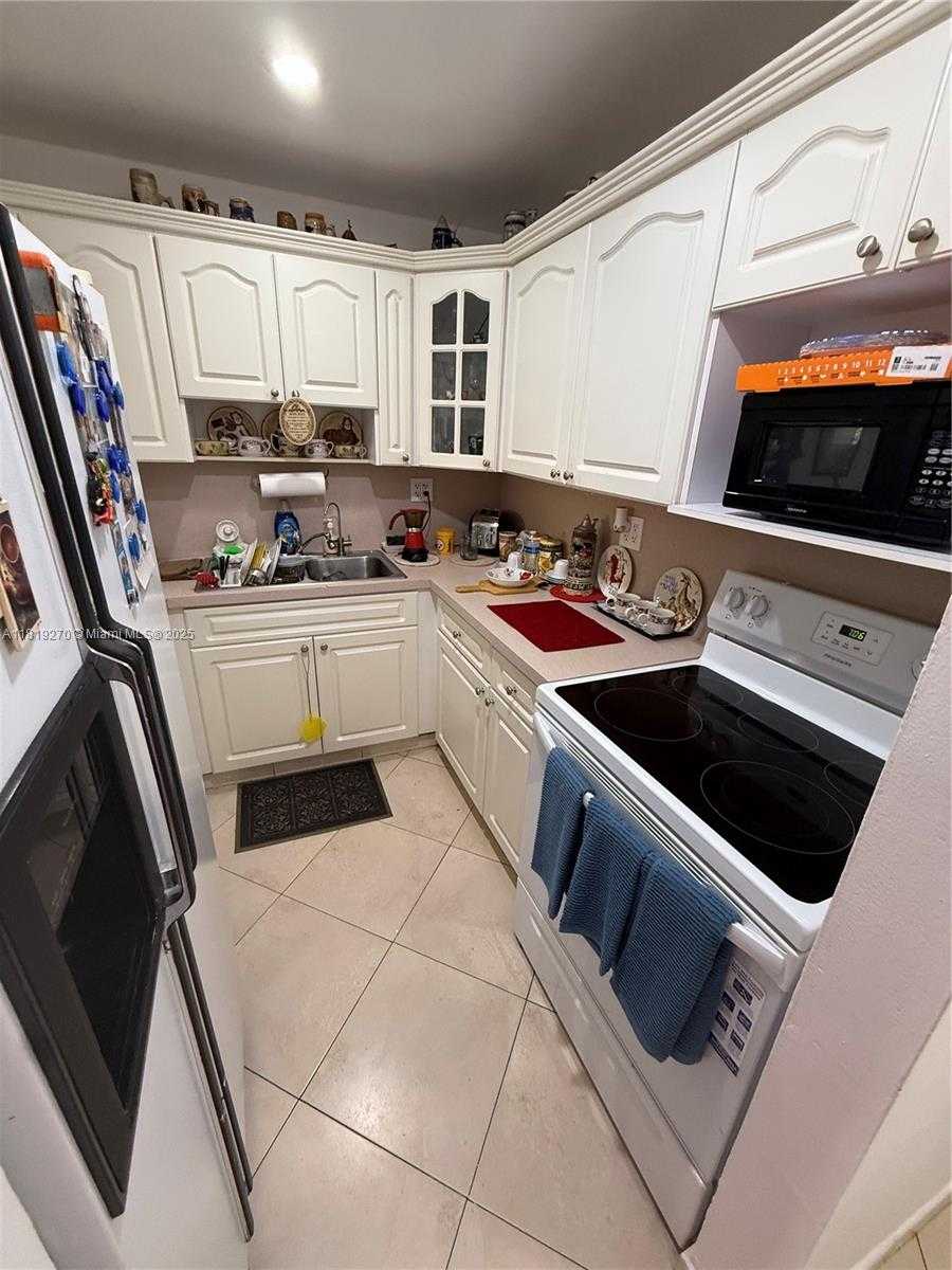 Small Image of 1555 WEST 44TH PL #242, Hialeah Number 3