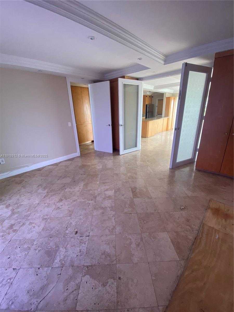 Small Image of 7904 WEST DR #401, North Bay Village Number 14