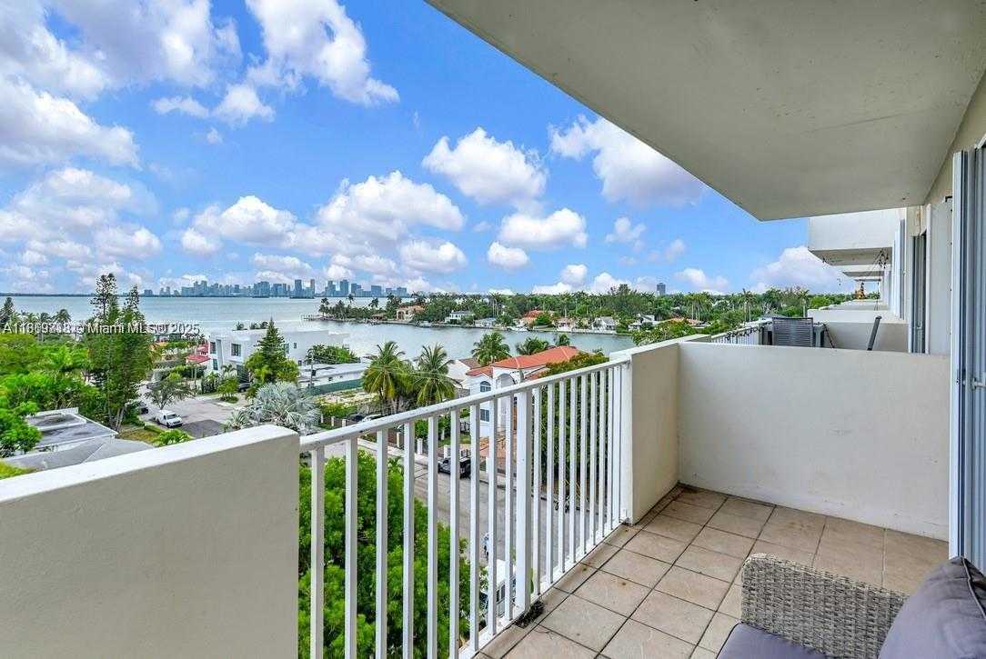 Small Image of 1455 NORTH TREASURE DR #7R, North Bay Village Number 3