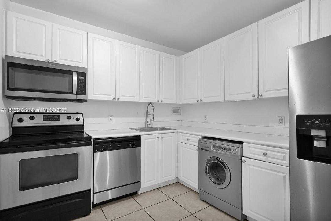 Small Image of 1455 NORTH TREASURE DR #7R, North Bay Village Number 5