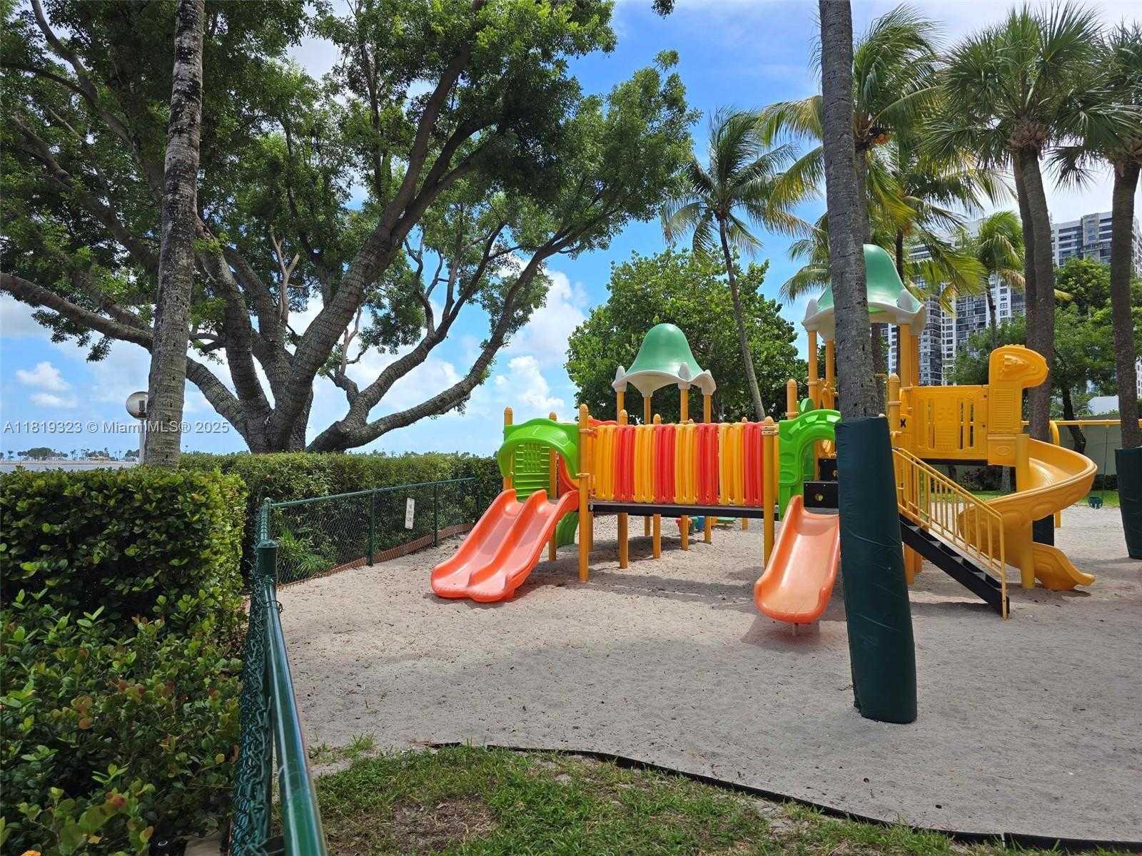 Small Image of 1901 BRICKELL AVE #B1508, Miami Number 26