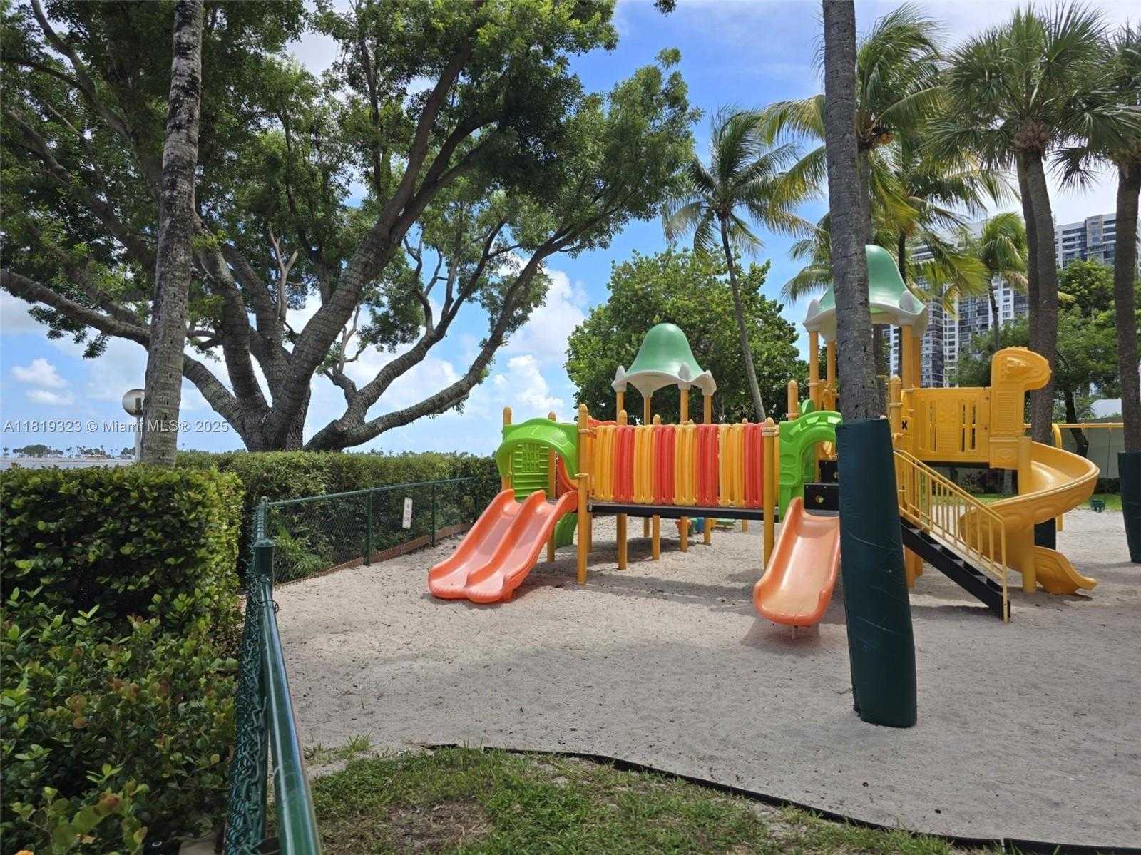 Small Image of 1901 BRICKELL AVE #B1508, Miami Number 46