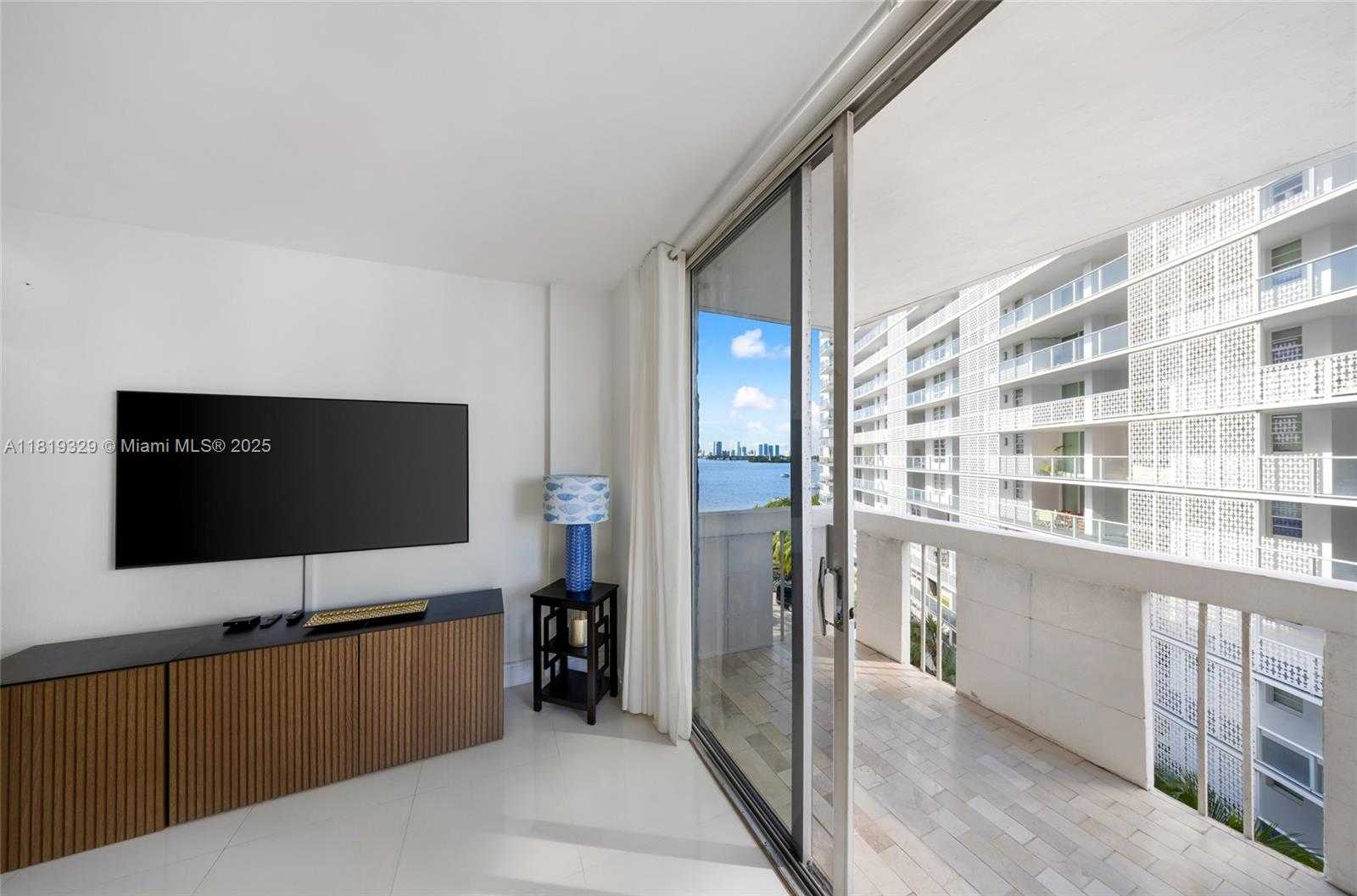 Small Image of 800 WEST AVE #736, Miami Beach Number 3