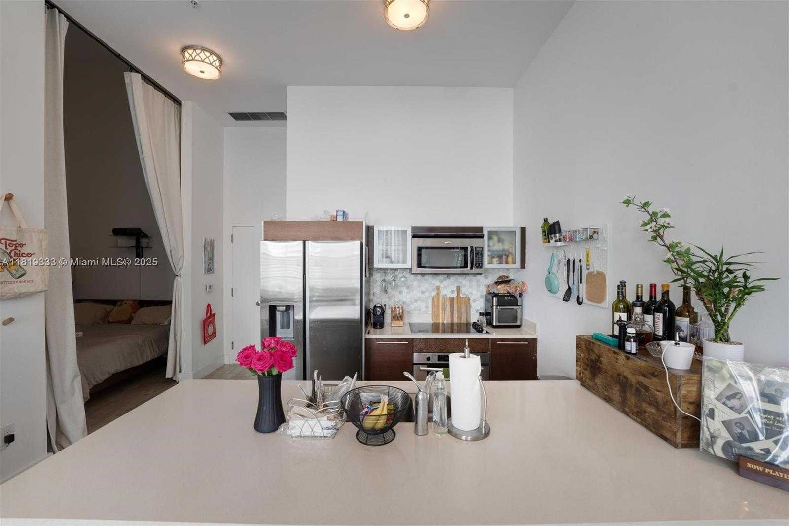 Small Image of 1900 NORTH BAYSHORE DR #1008, Miami Number 4