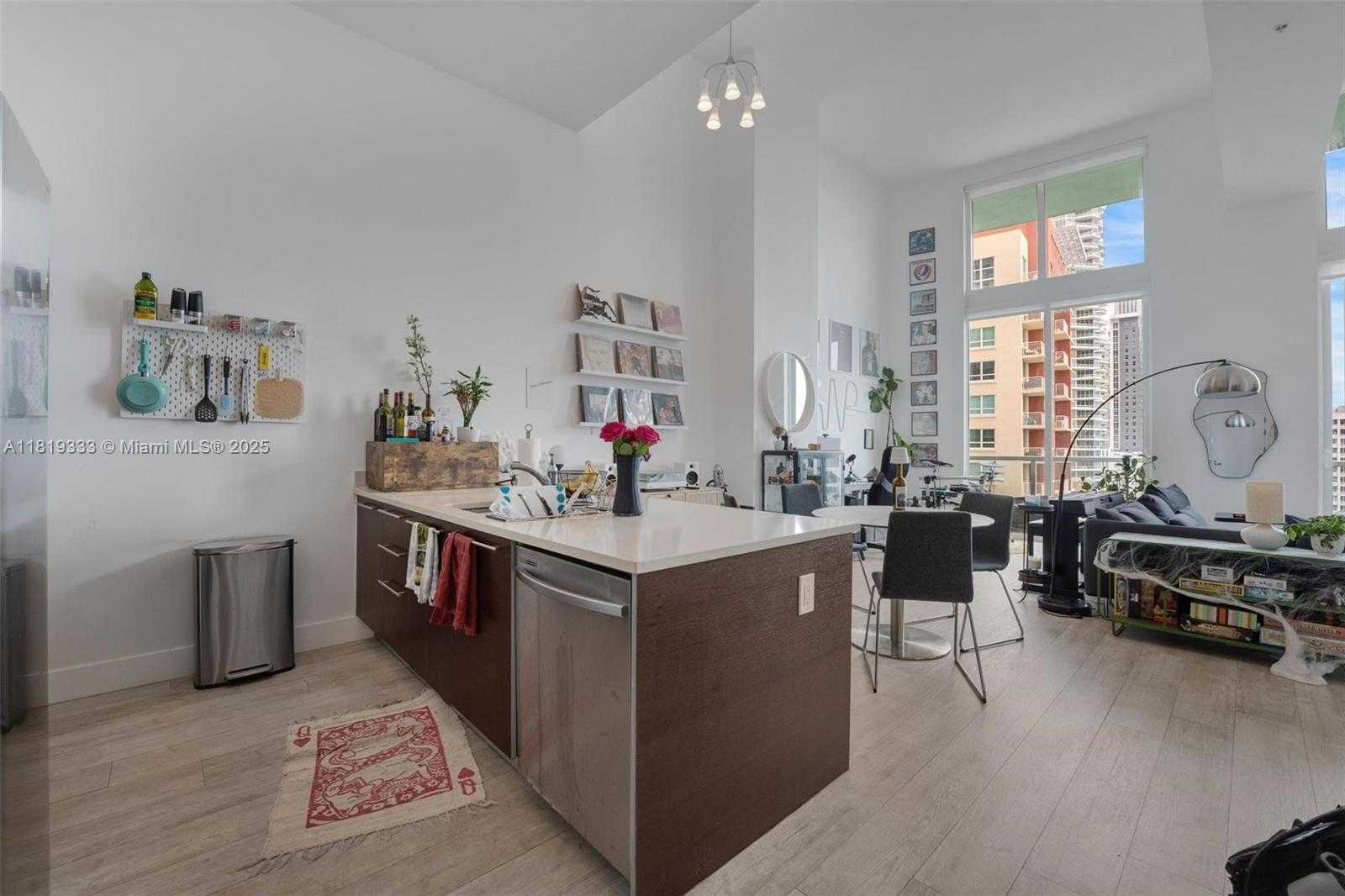 Small Image of 1900 NORTH BAYSHORE DR #1008, Miami Number 5