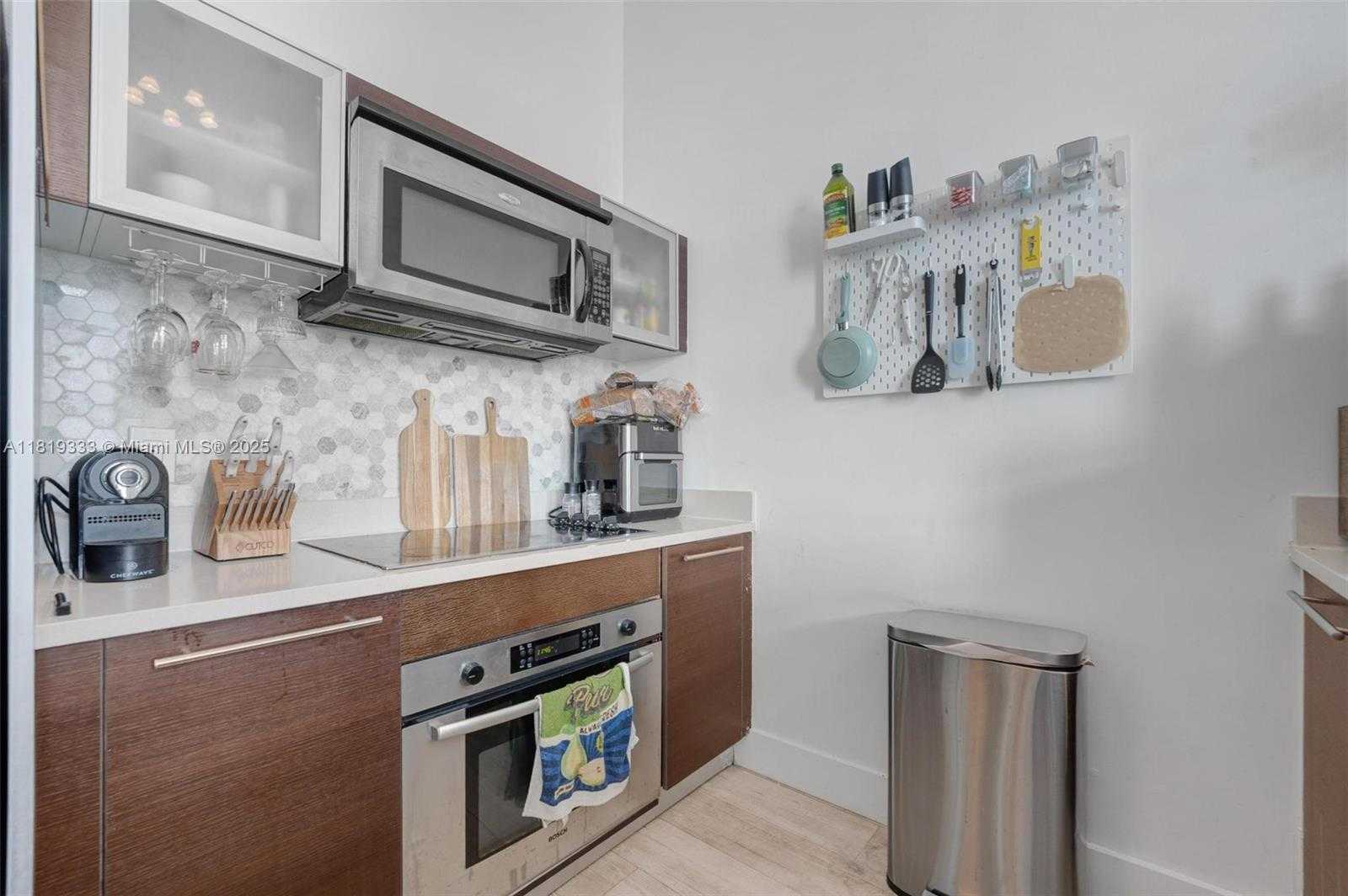 Small Image of 1900 NORTH BAYSHORE DR #1008, Miami Number 6
