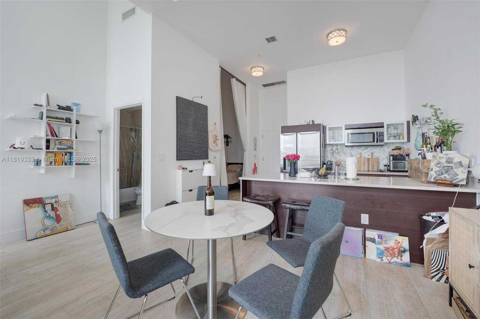 Small Image of 1900 NORTH BAYSHORE DR #1008, Miami Number 7