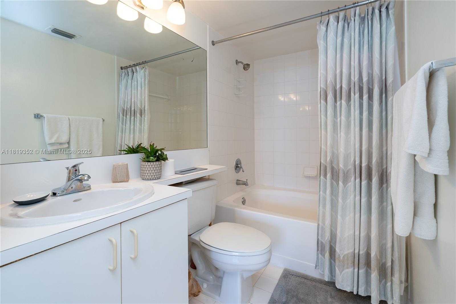 Small Image of 19601 EAST COUNTRY CLUB DR #7606, Aventura Number 11