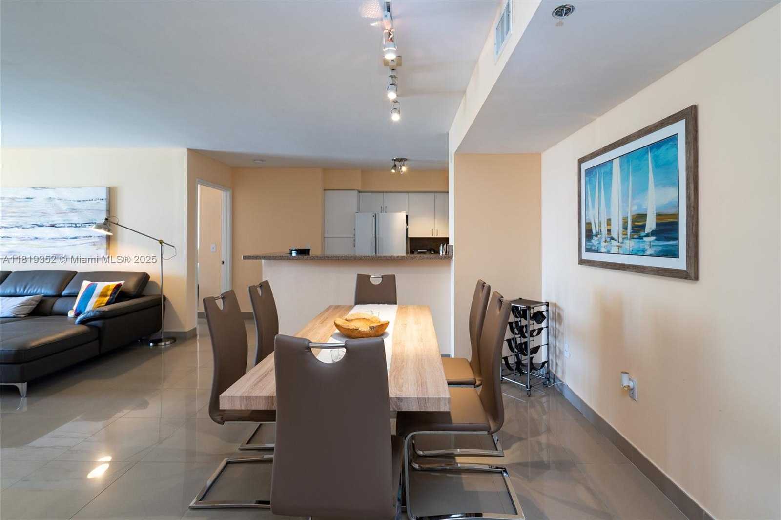 Small Image of 19601 EAST COUNTRY CLUB DR #7606, Aventura Number 4