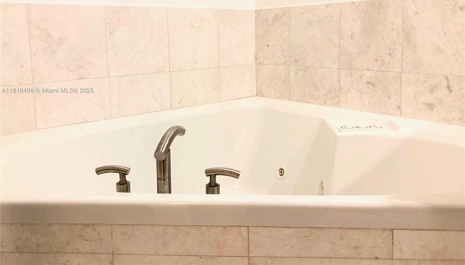 Small Image of 901 BRICKELL KEY BL #205, Miami Number 21