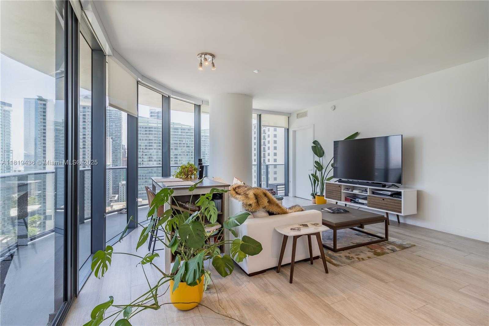 Small Image of 55 SOUTH WEST 9TH ST #2503, Miami Number 9