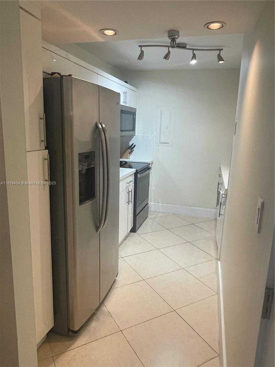 Small Image of 2625 COLLINS AVE #312, Miami Beach Number 13