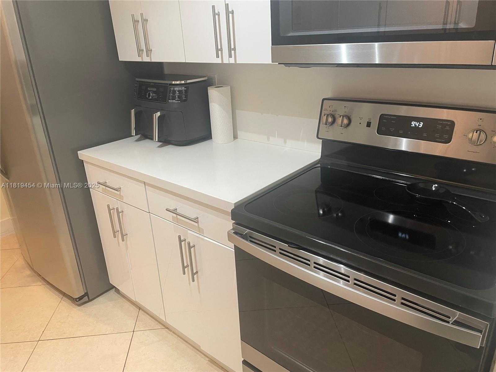Small Image of 2625 COLLINS AVE #312, Miami Beach Number 15