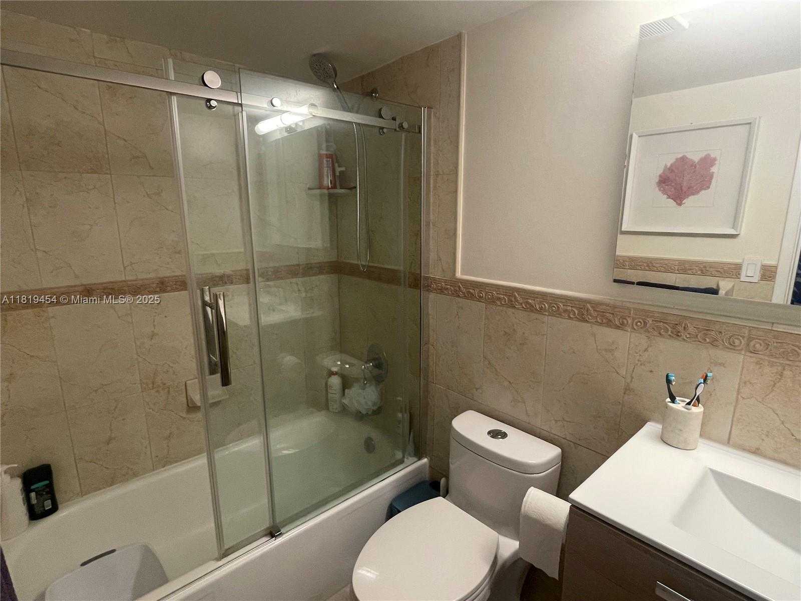 Small Image of 2625 COLLINS AVE #312, Miami Beach Number 17