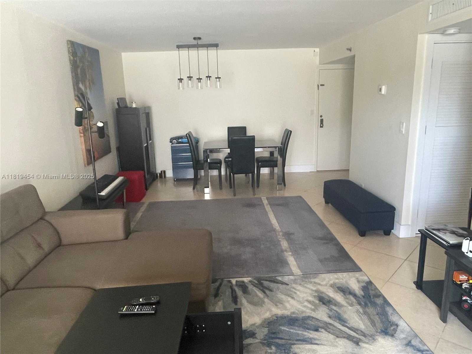 Small Image of 2625 COLLINS AVE #312, Miami Beach Number 5